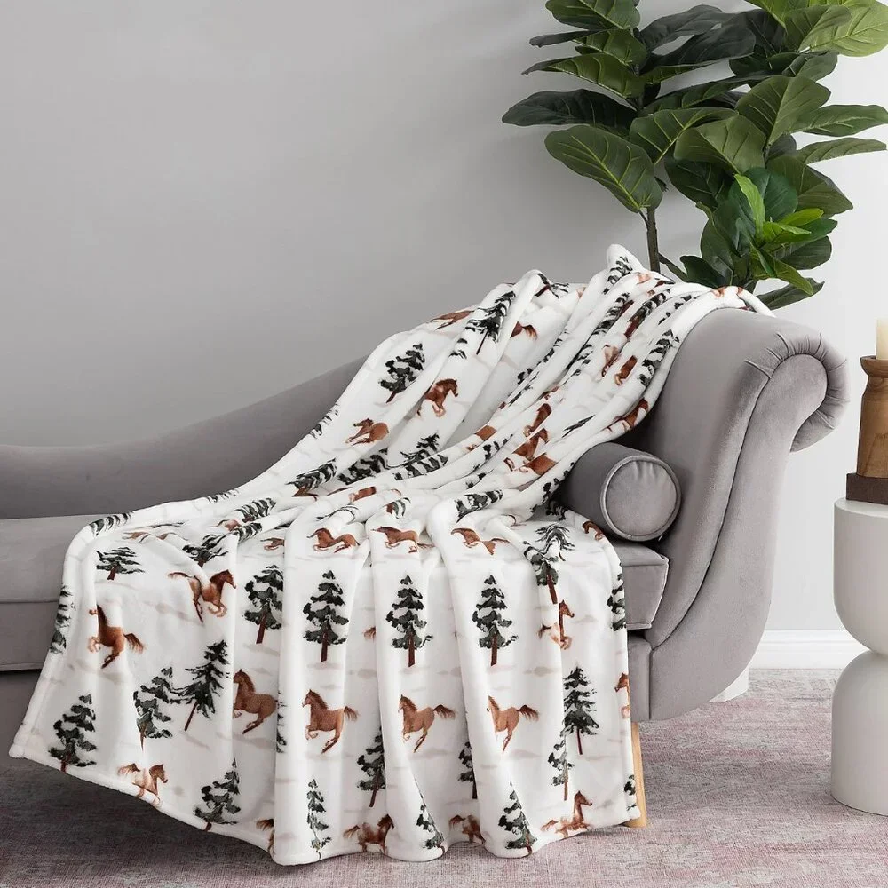Berkshire Holiday Animal 60x70 Plush Throw - Picture 1 of 1